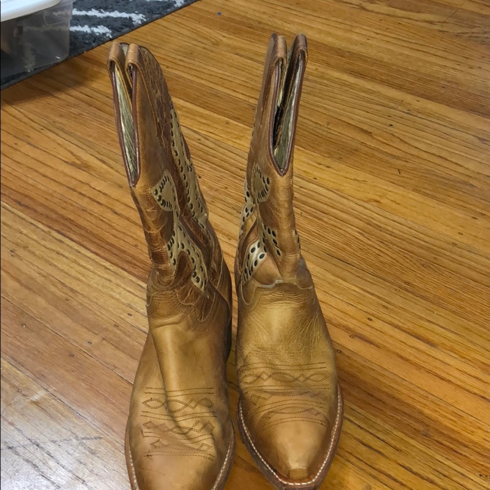 Frye cow boy boots in great condition